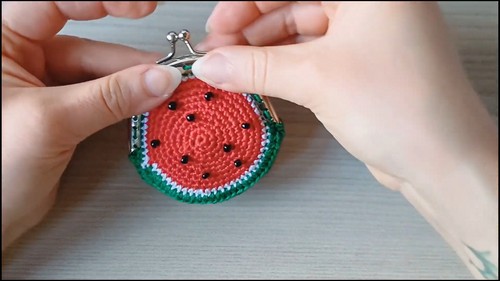 Create Adorable Crochet Coin Purses: A Complete Guide with Patterns and Instructions