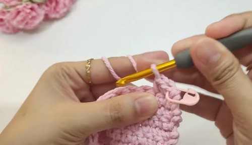 Create Your Own Crochet Twisted Sling Bag: A Stylish Accessory for Every Occasion