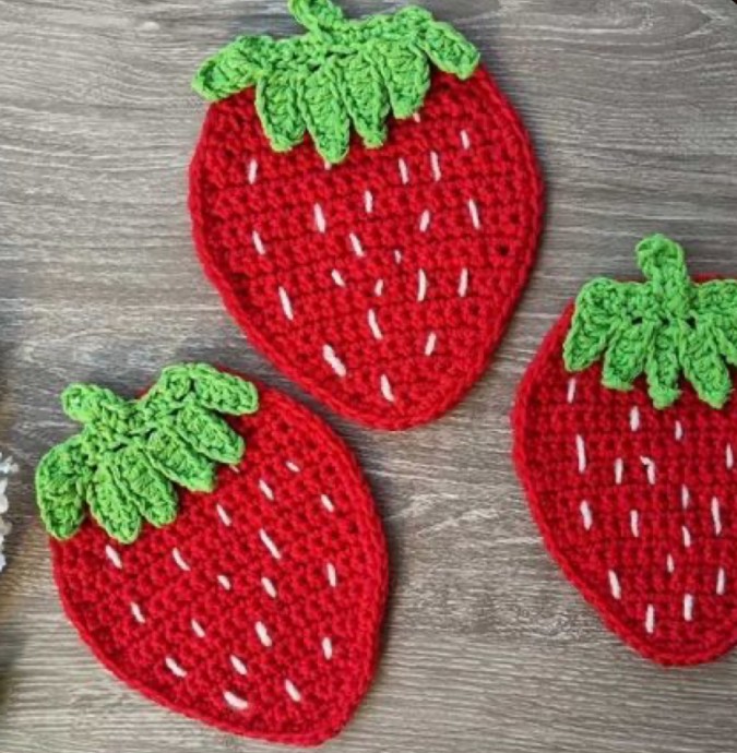 Crochet Strawberry Coaster (Free Pattern)