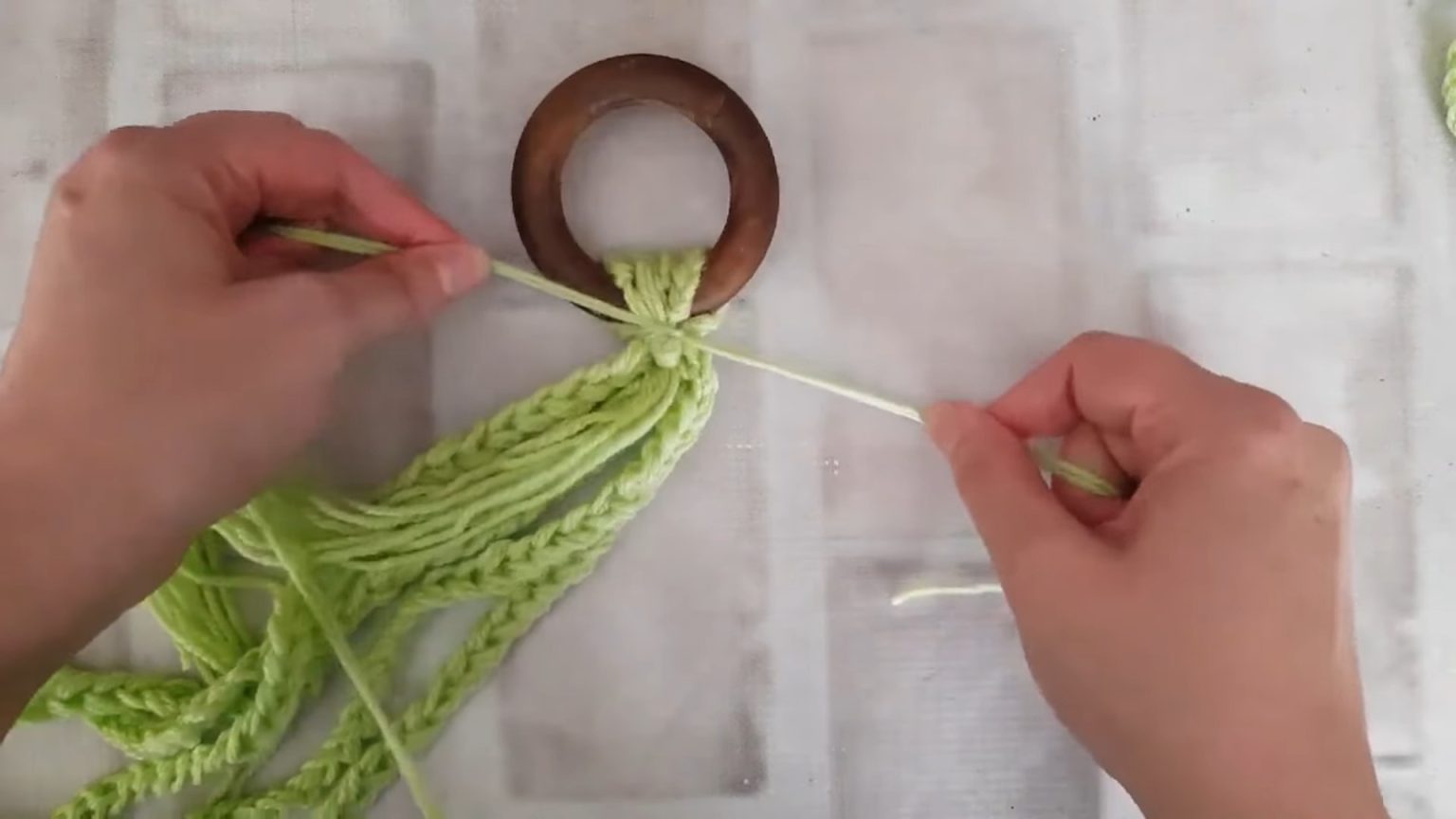 Create Your Own Crochet Hanging Pot Plant Basket - A Step-by-Step Guide for Plant Lovers