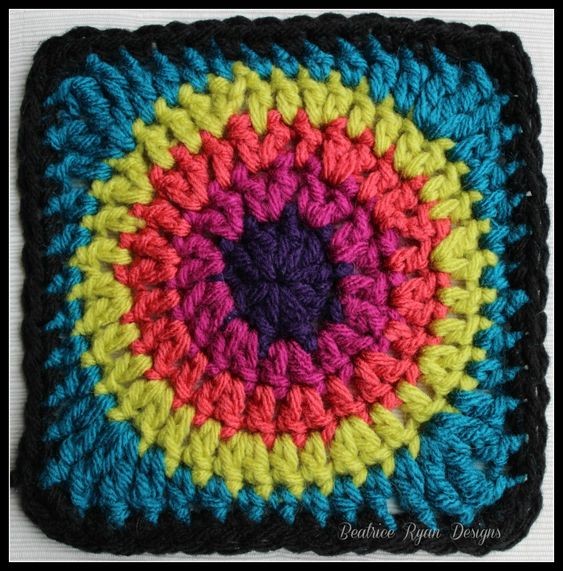 Crochet Granny’s Circle in Square
