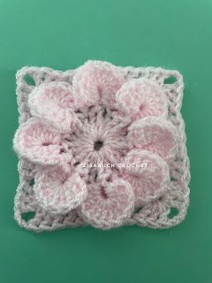 Create a Beautiful Granny Square with a Flower Center: Step-by-Step Guide for Beginners