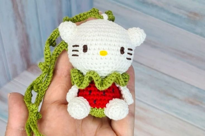 Create a Cute Crochet Kitty Keychain Amigurumi Project - Step by Step Guide Create a Cute Crochet Kitty Keychain Amigurumi Project - Step by Step Guide