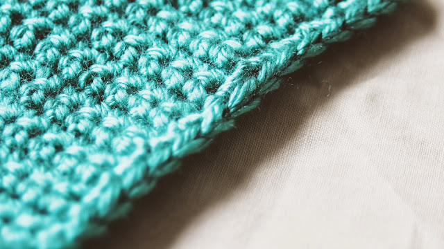 Create Your Own Crochet Fringe Cellphone Holder - Trendy and Practical Accessory