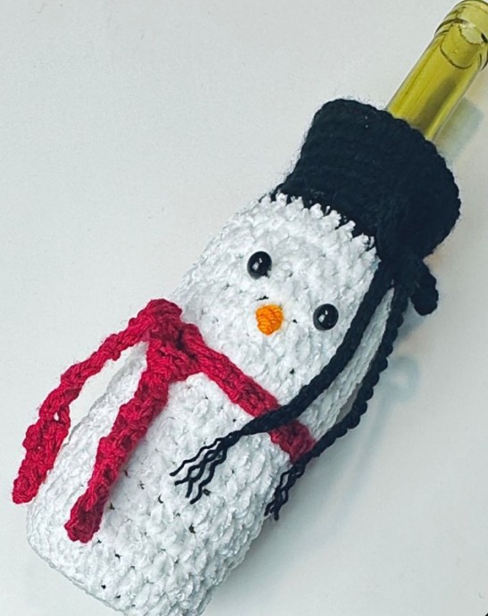 Crochet Adorable Snowman Wine Bottle Cozy (Free Pattern)