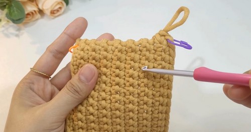 Create Your Own Stylish Crochet Coin Purse With Zipper - Step-by-Step Guide