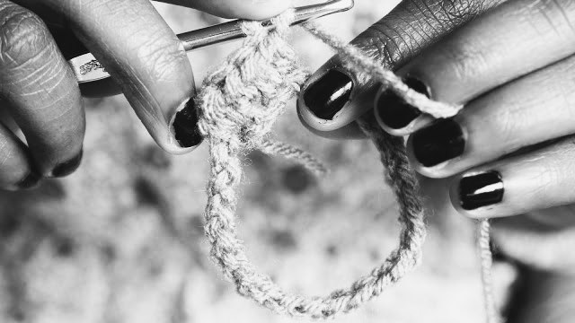 Create Charming Crochet Bow Finger Cuffs: A Whimsical Accessory for Every Outfit