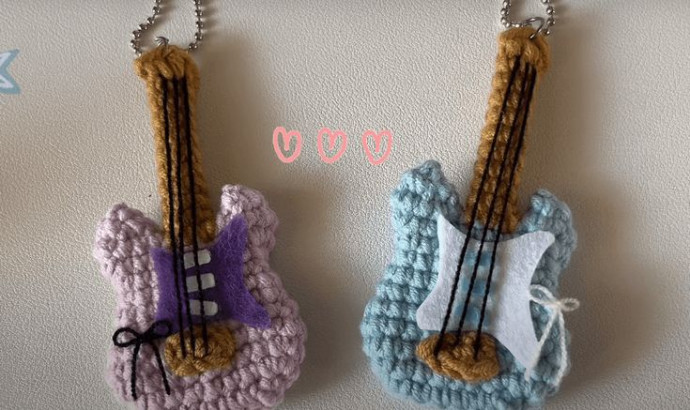 Create Your Own Crochet Guitar Keychain & Bag Charm: A Step-by-Step Guide