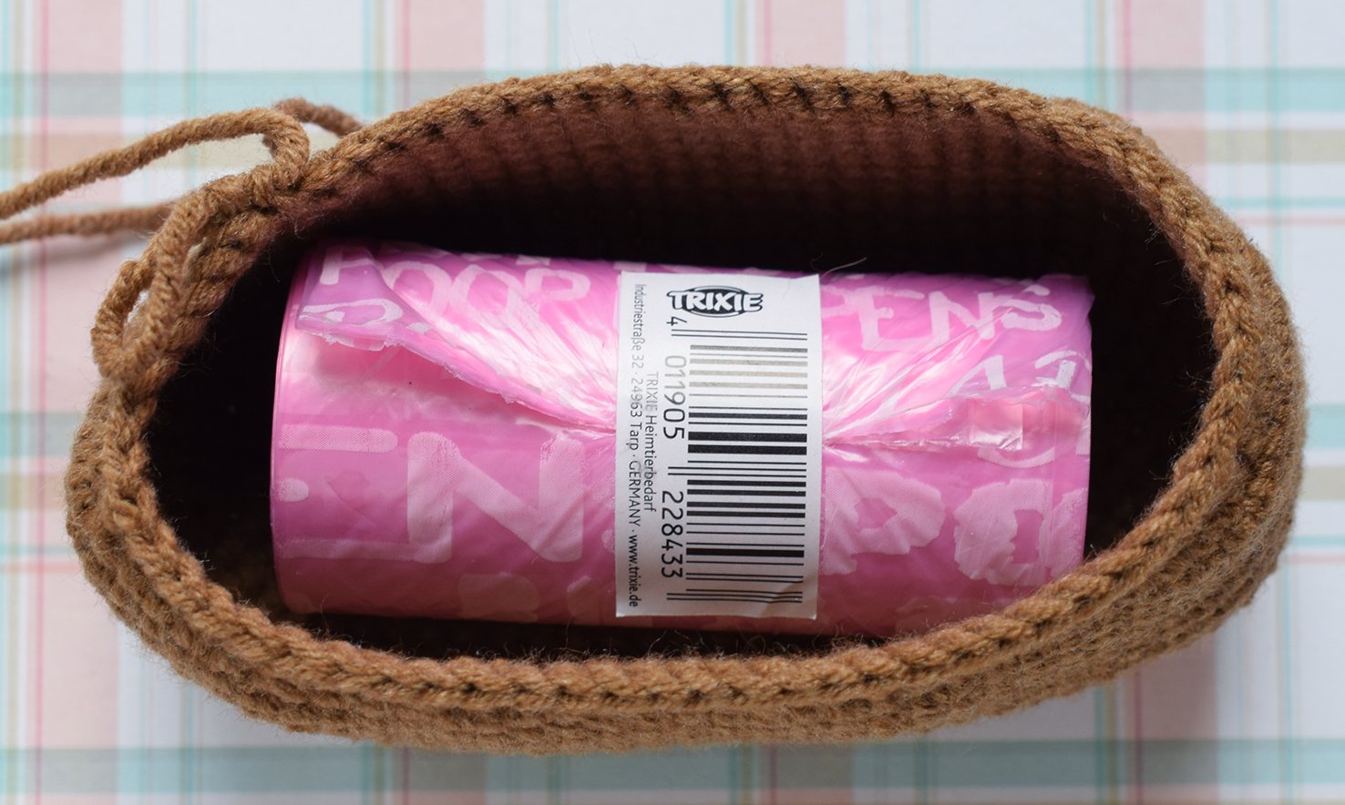 Create Your Own Charming Crochet Dog Waste Bag Holder for Stylish Walks