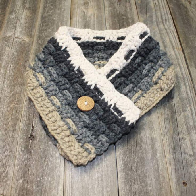 Crochet Gray Woven Button Chunky Cowl