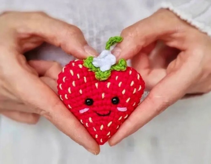 Crochet Strawberry Heart Free Pattern