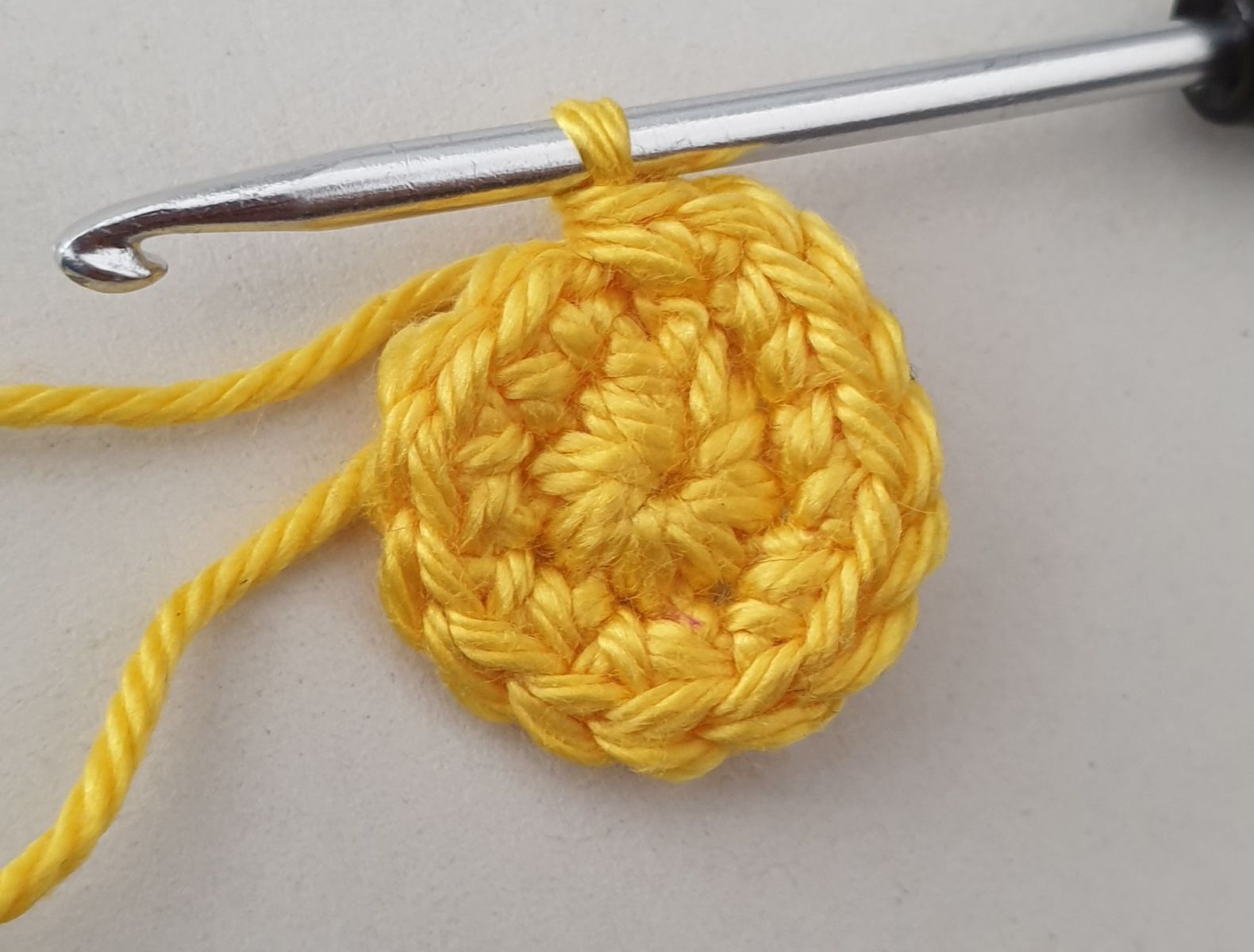 Create a Stylish Crochet Summer Hat for Kids – Fun and Protective Accessory