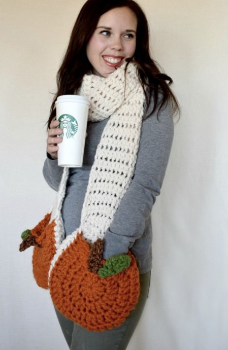 Free Crochet Pattern: Super Scarf with Pumpkin Pockets