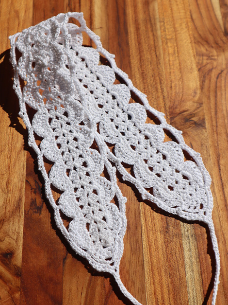 Elegant Crochet Lacey Headband Tutorial: A Step-By-Step Guide to Fashionable Hair Accessories