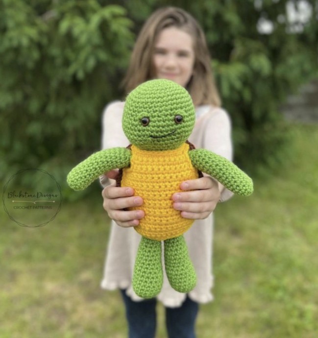 How to Make a Crochet Turtle Amigurumi (Free Pattern)