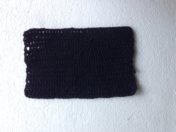 Create Your Own Crochet Pocket Hanger: A Charming Organizer for Every Room