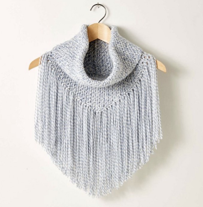 Stylish and Cozy Fringed Cowl Pattern for Winter Wardrobe Enhancement Stylish and Cozy Fringed Cowl Pattern for Winter Wardrobe Enhancement