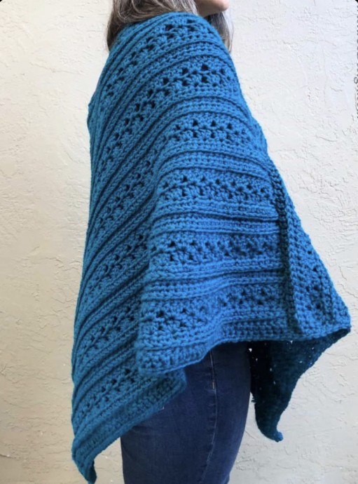 Discover the Cozy Camilia Poncho: Your Perfect Fashion Companion for Warmth and Style