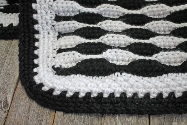 Create Stunning Crochet Black and White Blanket Wave Throw – A Detailed Guide