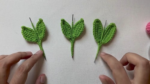 Create a Beautiful Crochet Mini Flower Bouquet Keychain - A Step-by-Step Guide