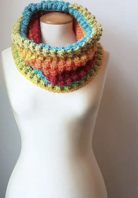 Free Bobble Stitch Cowl Crochet Pattern