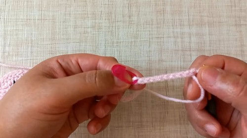 Create Your Own Crochet Smiley Bookmark for a Joyful Reading Experience