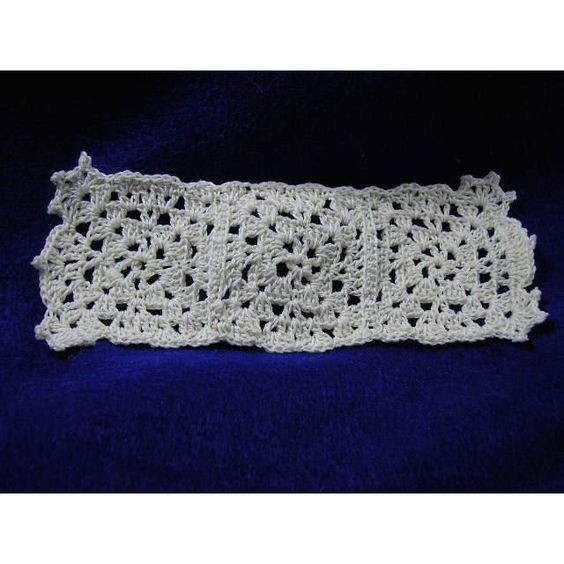Discover the Handmade Charm of the Crochet Three Grannies Bookmark – Perfect for Book Lovers