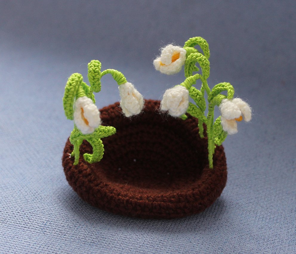 Create an Adorable Crochet Easter Nest with Charming Snowdrops for Your Spring Decor