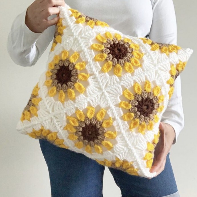 Solig Sunflower Pillow