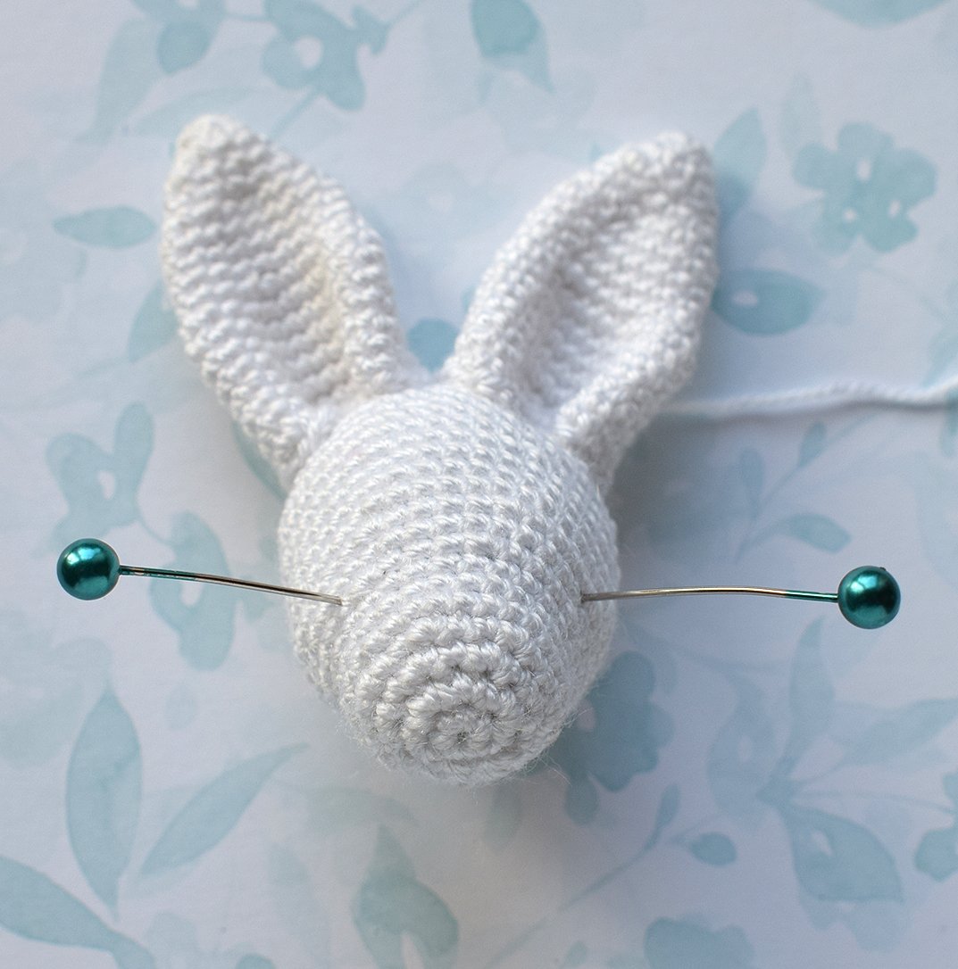 Create Your Own Crochet Easter Bunny Napkin Ring - A Whimsical Table Decor Idea