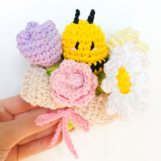 Create a Whimsical Crochet Flower Bouquet with a Cute Bee – A Step-by-Step Guide for Craft Enthusiasts Create a Whimsical Crochet Flower Bouquet with a Cute Bee – A Step-by-Step Guide for Craft Enthusiasts
