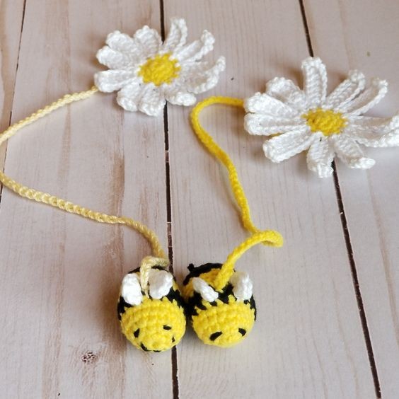 Crochet Happy Bee Bookmark