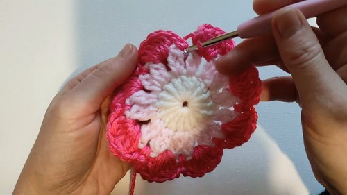 Create a Stunning Crochet Flower Square Pattern for Your Next Project