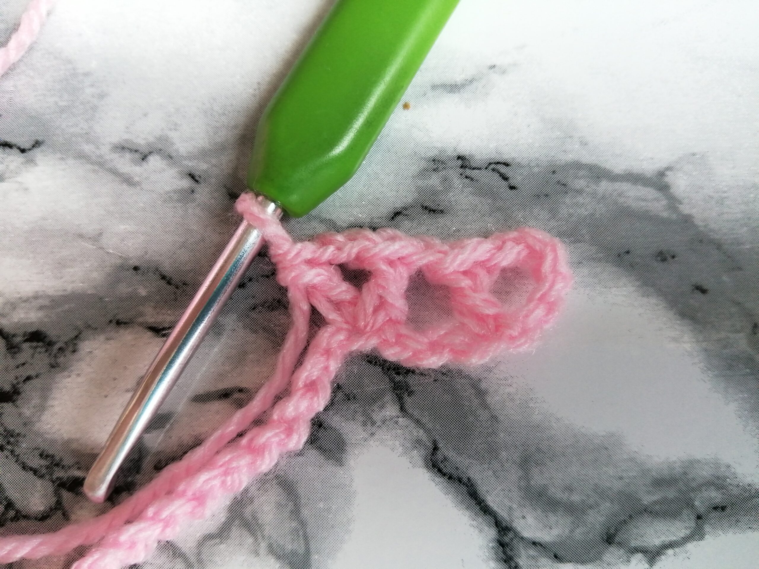 Create a Beautiful Crocheted Rose: Step-by-Step Guide for Beginners