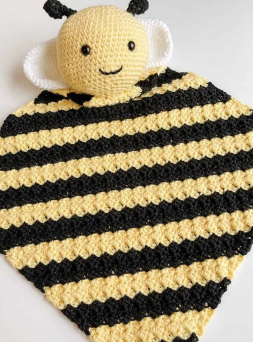 Create a Cozy Bee Crochet Blanket: A Perfect Handmade Gift for Babies Create a Cozy Bee Crochet Blanket: A Perfect Handmade Gift for Babies