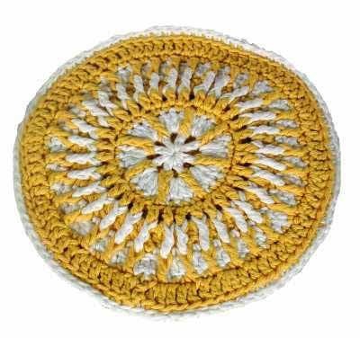 Create a Stunning Crochet Gold and White Potholder for Your Kitchen Create a Stunning Crochet Gold and White Potholder for Your Kitchen