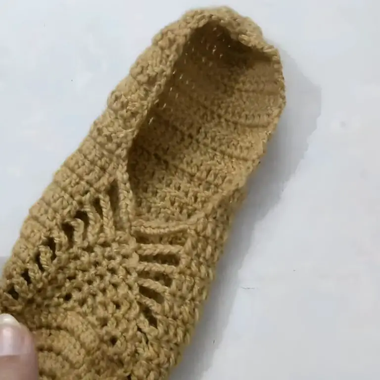 Create Your Own Cozy Pineapple Stitch Slippers – A Step-by-Step Guide