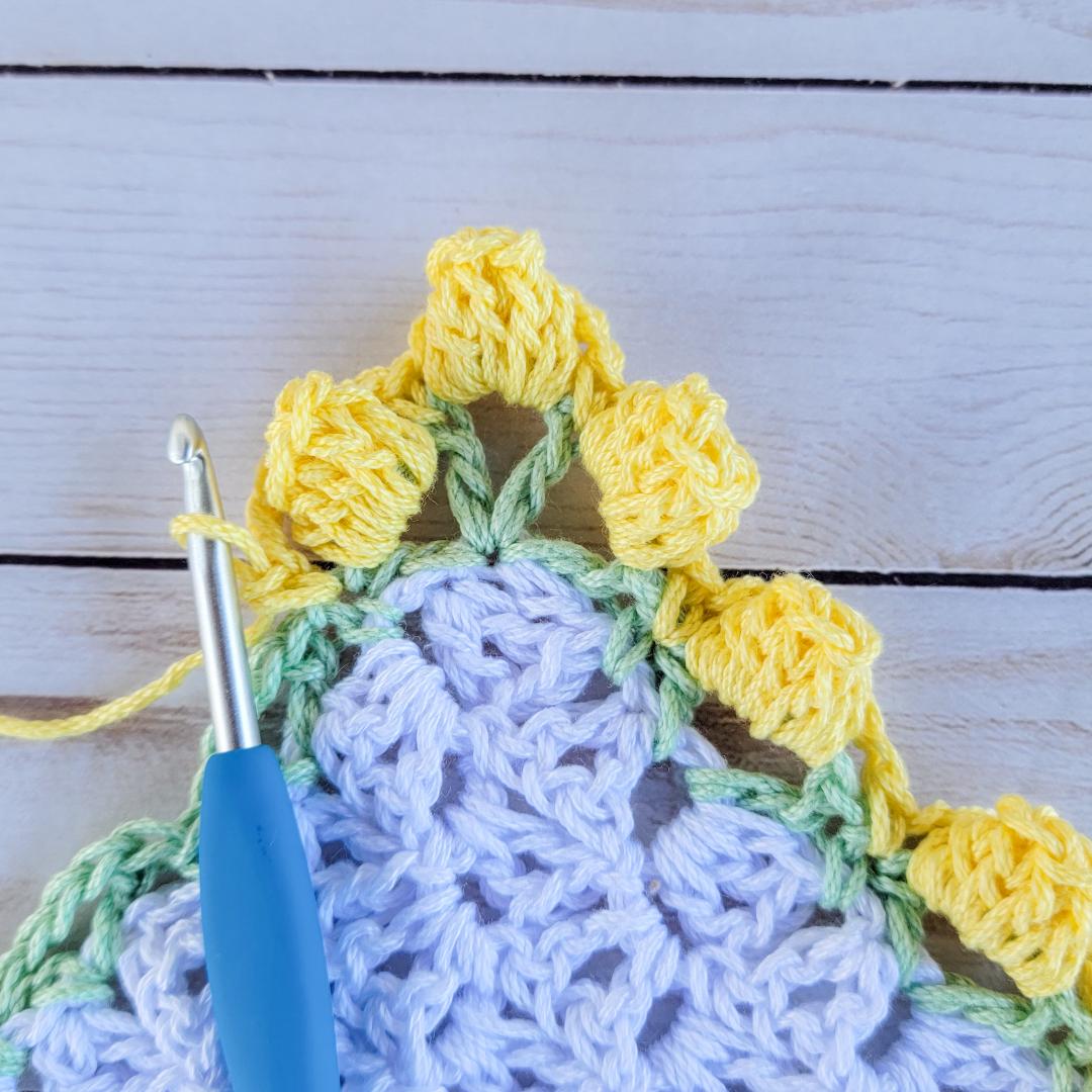 Create Your Own Crochet Summer Bandana &ndash; A Trendy Accessory for Your Summer Wardrobe