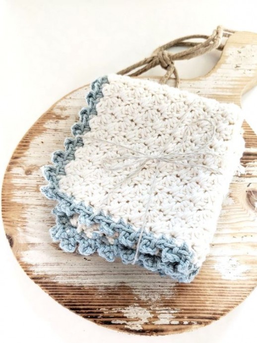 Create Your Own Elegant Crochet Washcloth with Charming Borders for a Luxurious Bath Experience