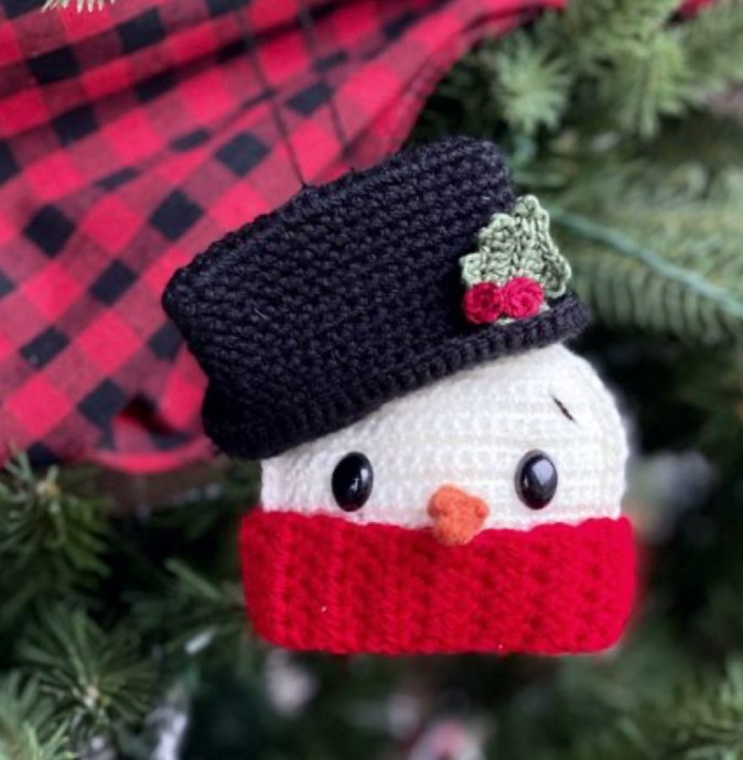 Crochet Snowman Ornament (Free Pattern)