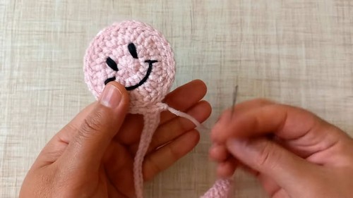 Create Your Own Crochet Smiley Bookmark for a Joyful Reading Experience