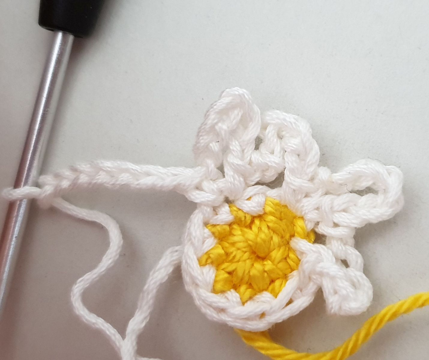 Create a Stylish Crochet Summer Hat for Kids – Fun and Protective Accessory