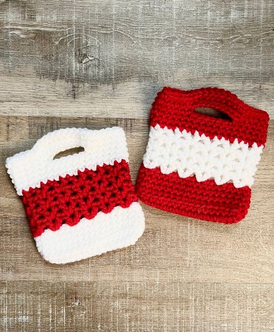 Create a Beautiful Crocheted Mini Tote Bag – Perfect Gift Idea for Friends and Family Create a Beautiful Crocheted Mini Tote Bag – Perfect Gift Idea for Friends and Family