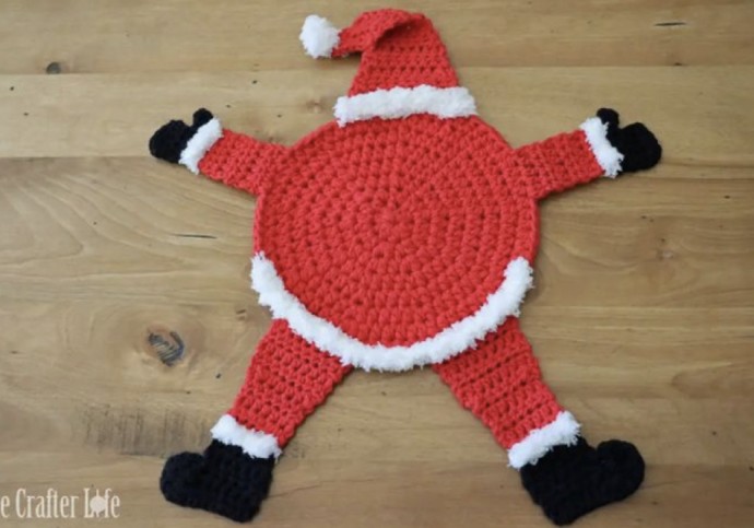 Crochet Flattened Santa Hot Pad