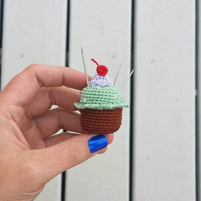 Create Your Own Adorable Crochet Cupcake Pincushion - Step-by-Step Guide Create Your Own Adorable Crochet Cupcake Pincushion - Step-by-Step Guide