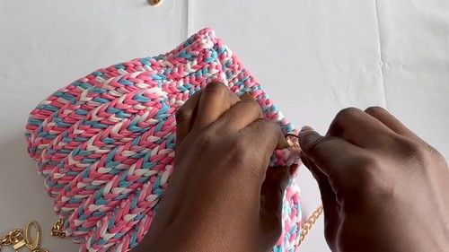 Create Your Own Gorgeous Crochet Handbag: A Stylish and Unique Accessory