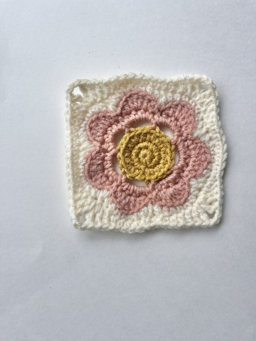 Crochet the Flora Granny Square