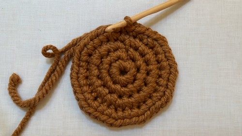 Create a Beautiful Crochet Basket: A Step-by-Step Guide to Crafting Your Own