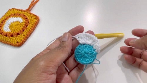 Create Your Own Crochet Sun & Moon Granny Square Mini Pouch – A Charming Accessory for Every Occasion