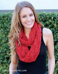 How to Crochet a Stylish Cowl for the Cozy Season: A Tutorial How to Crochet a Stylish Cowl for the Cozy Season: A Tutorial